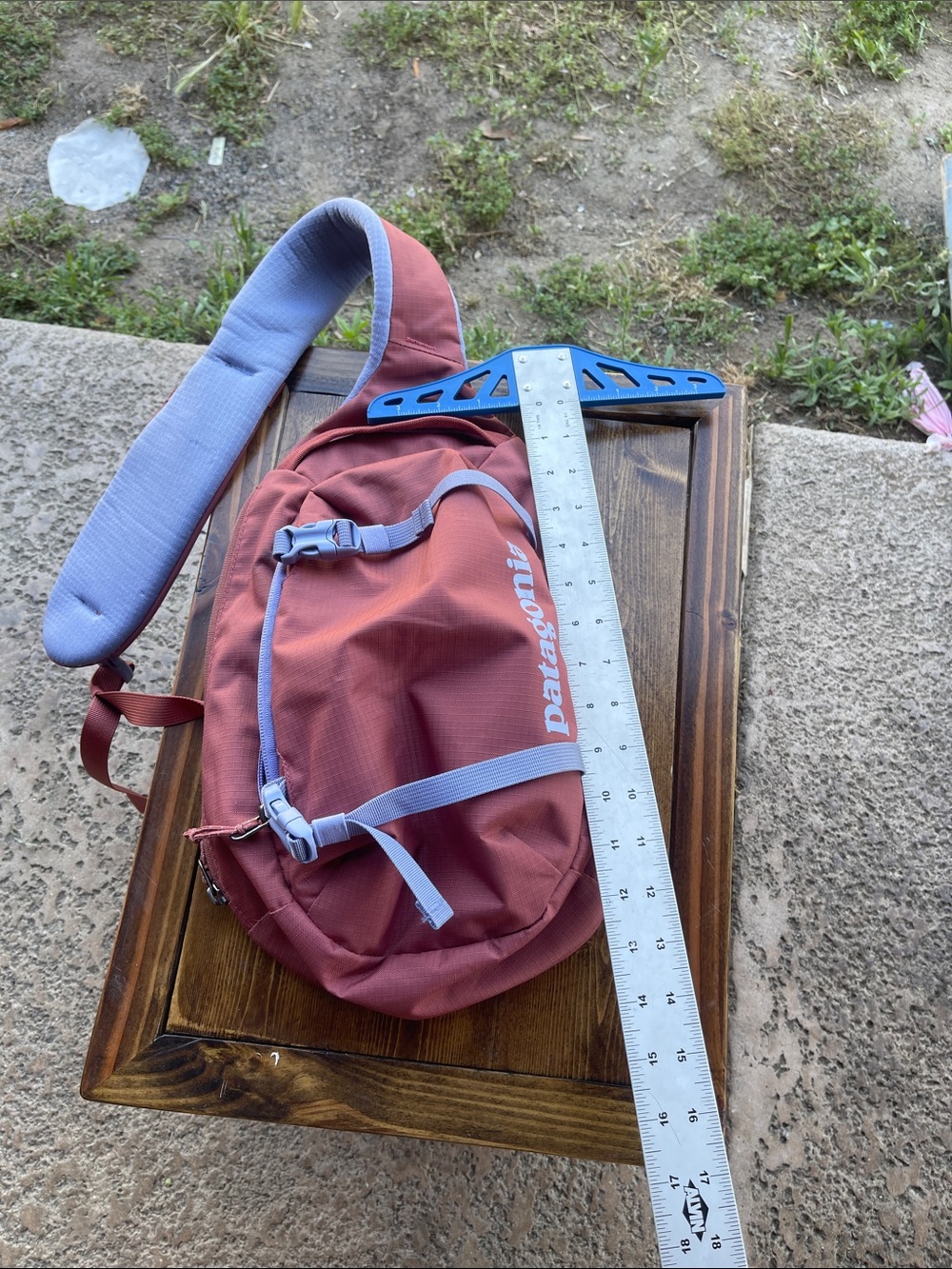 Patagonia Atom Sling Bag 8L Pack in Rust Red *Note Does Has Some Stains - Picture 7 of 8